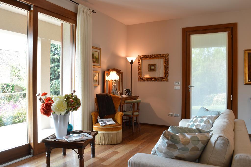 B&B La Casa Di Angela Cusago Exterior photo
